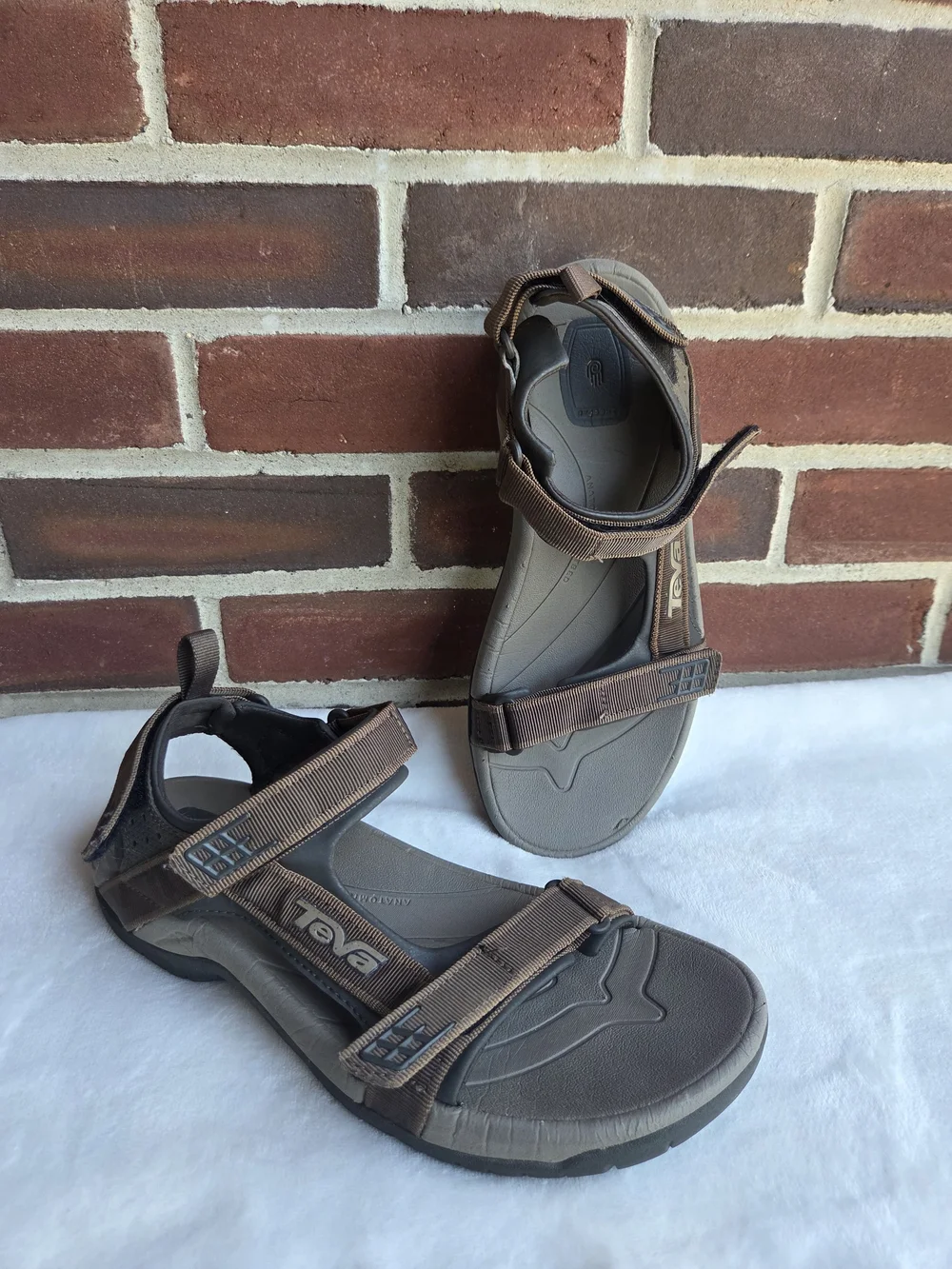 Teva Brown Outdoor Hiking Sport Sandals Men's Size 9 Hook Loop Comfort